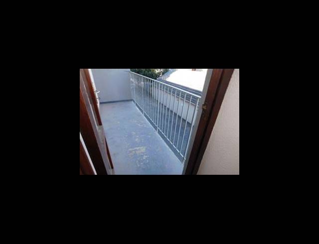 2 bed property to rent in ROSEBANK